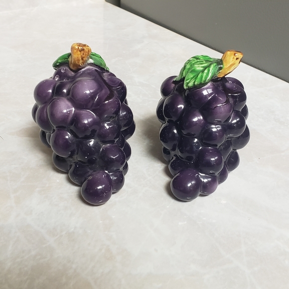 leftons Kitchen Vintage Leftons Grapes Salt And Pepper Shakers